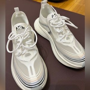 APL Women’s Streamline, size 6.5